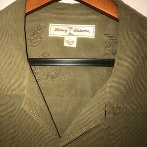 Men’s ribbed army green button down!